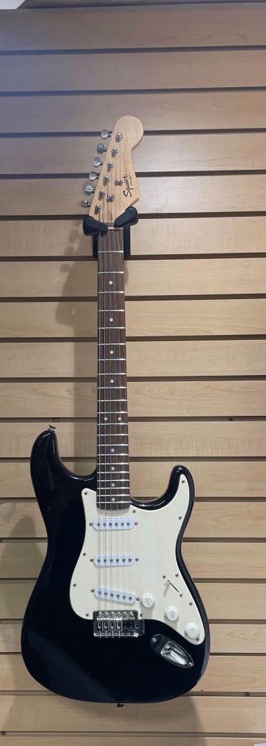 Fender Sq Guitare Electrique – Bullet Stratocaster – Noir